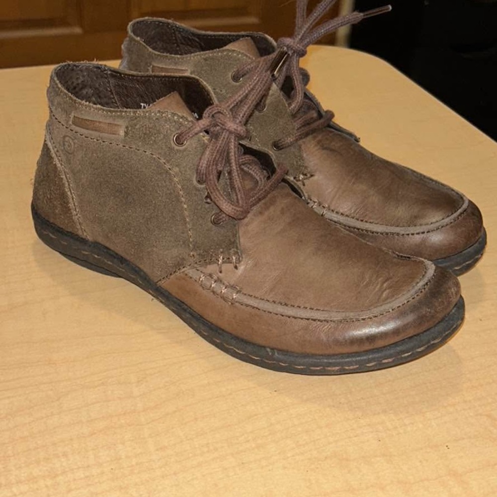 Brown Chukka Boots with Suede Finish and Lace-Up Design